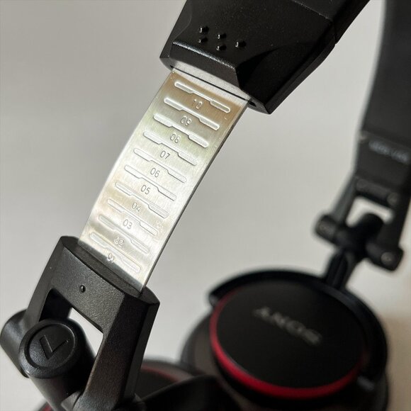 SONY MDR-V55 DJ Headphones Black and Red Foldable Wired Adjustable Headphones - Picture 5 of 6